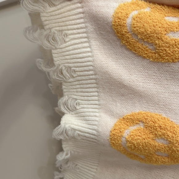 Smiley face sweater - Picture 2 of 3